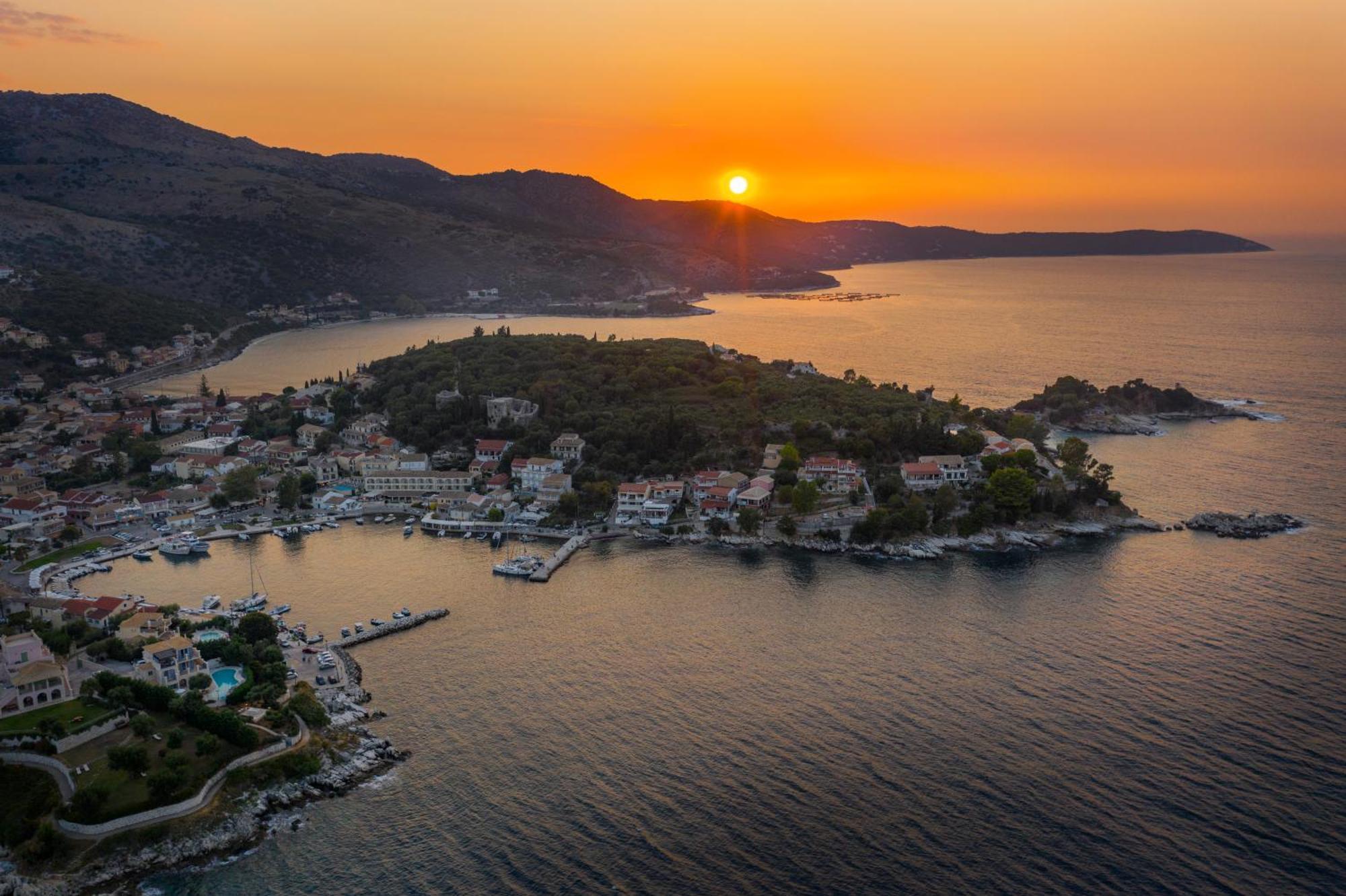 Melina Bay Boutique Hotel Kassiopi Buitenkant foto